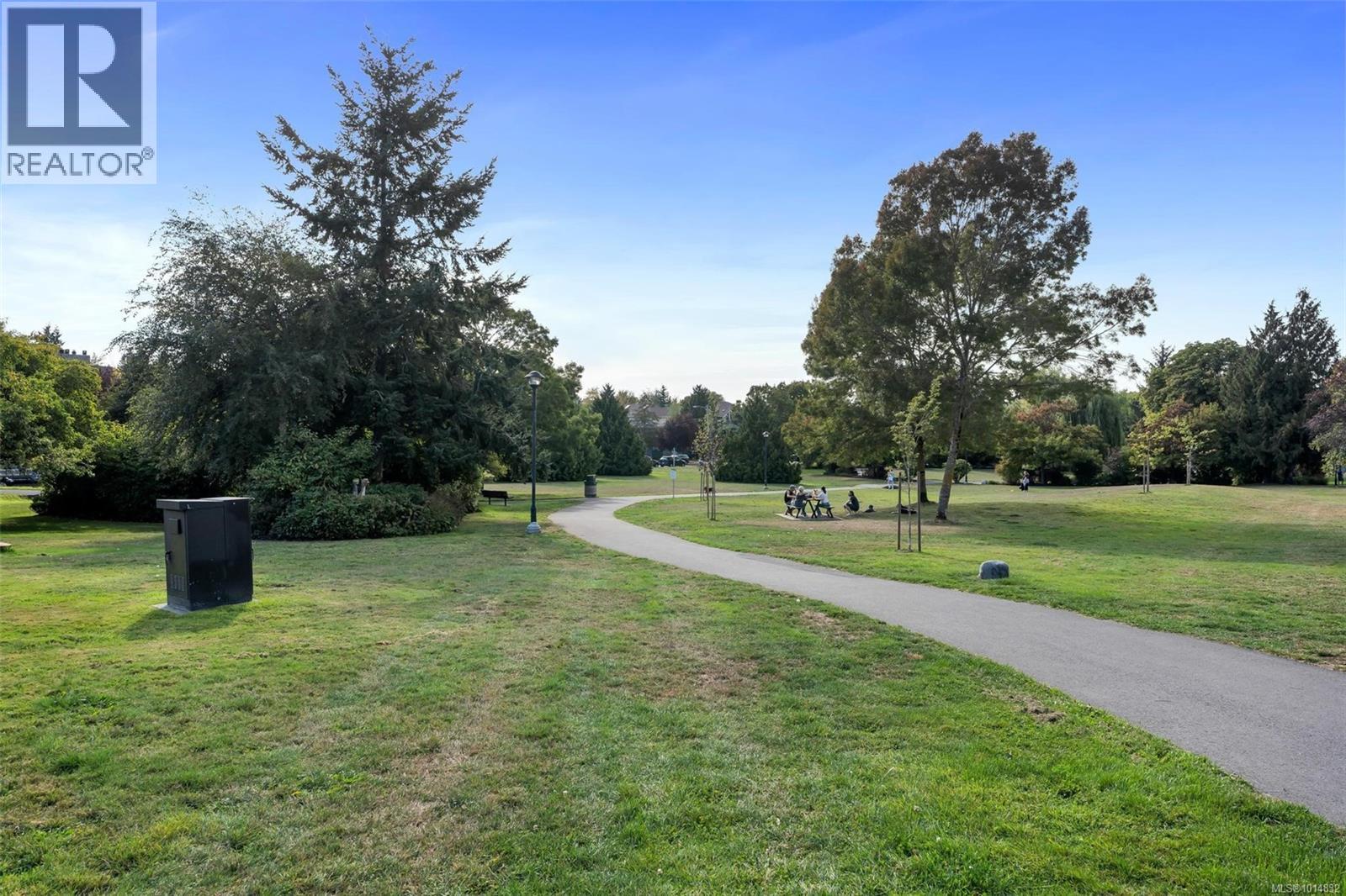 310 1000 Inverness Road, Saanich