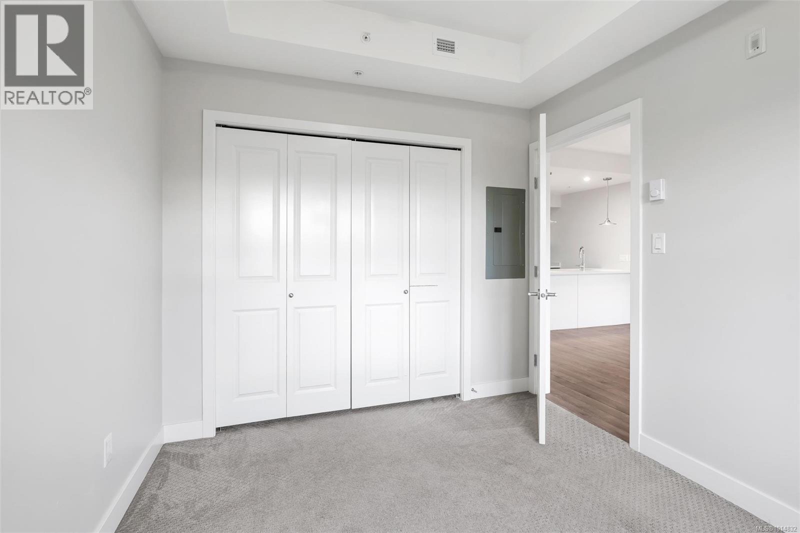 310 1000 Inverness Road, Saanich