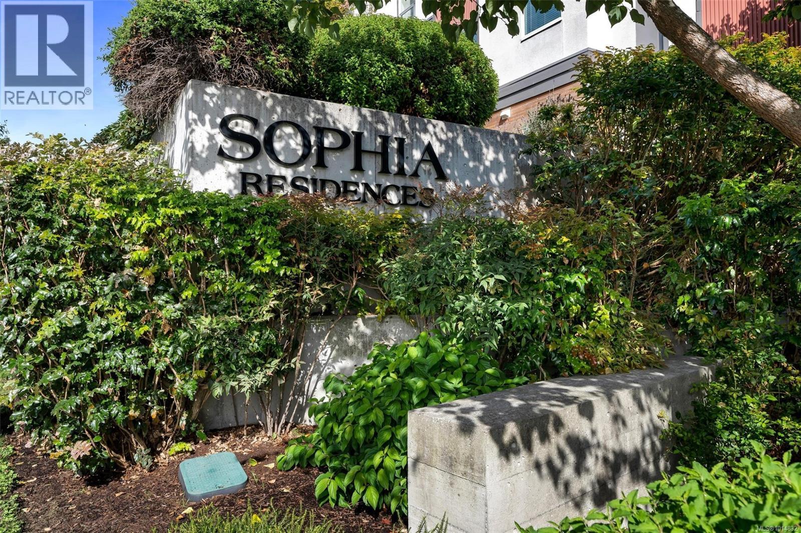 310 1000 Inverness Road, Saanich