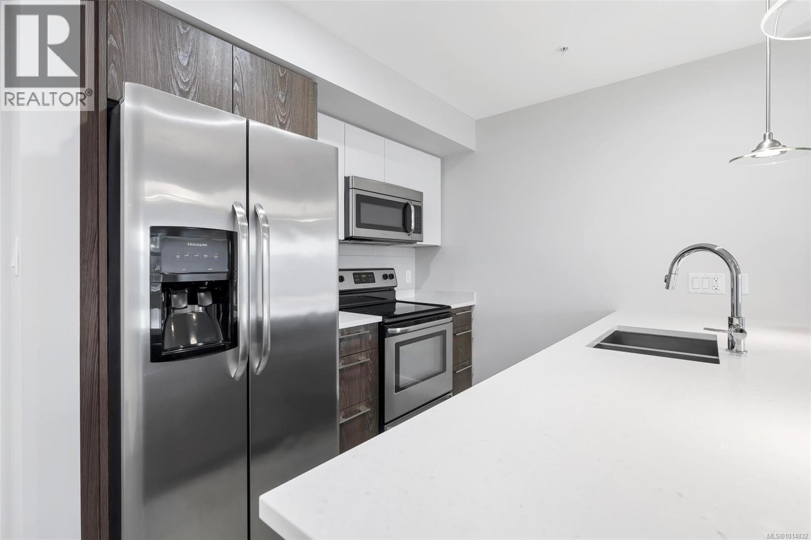 310 1000 Inverness Road, Saanich