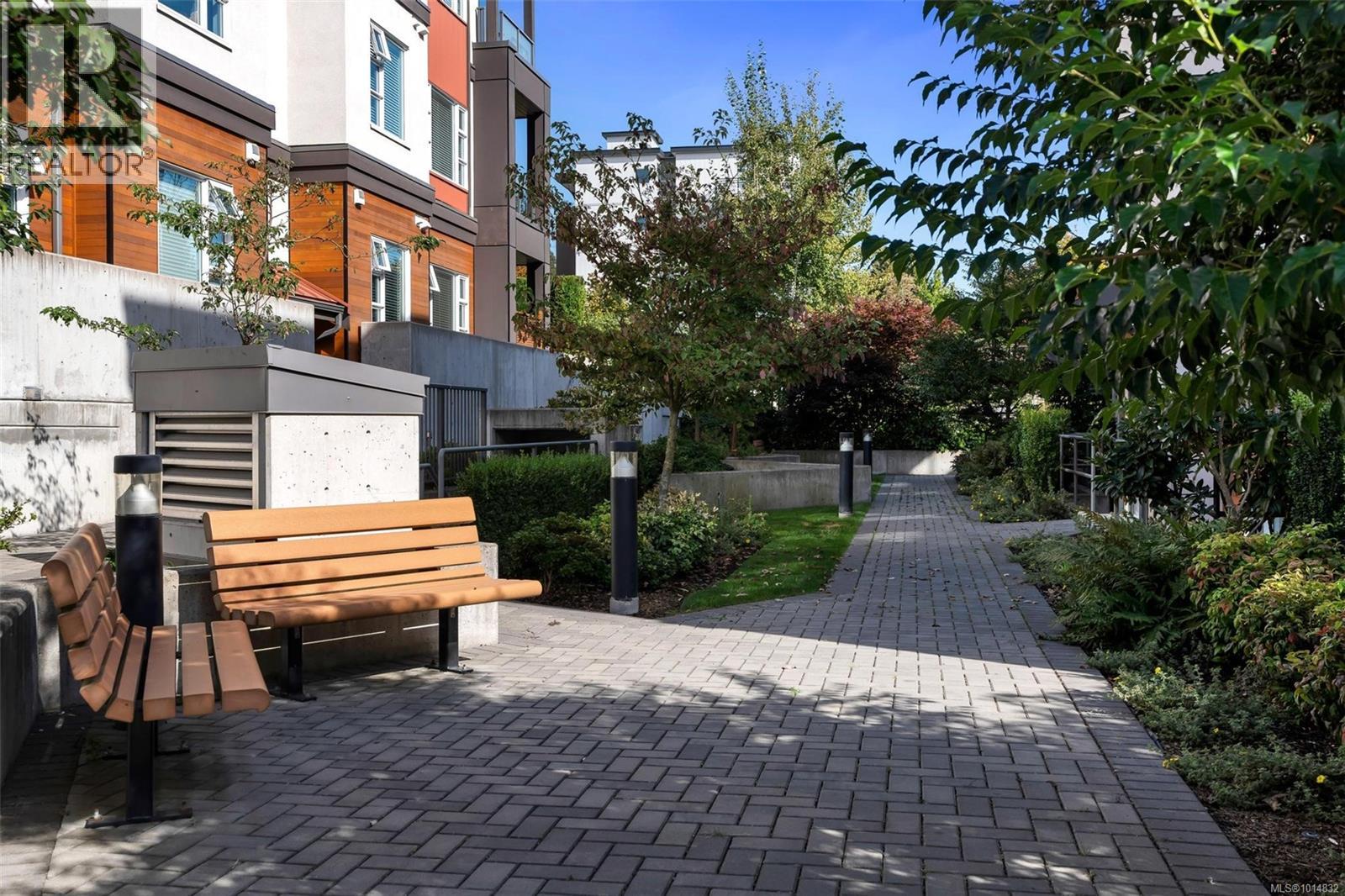 310 1000 Inverness Road, Saanich