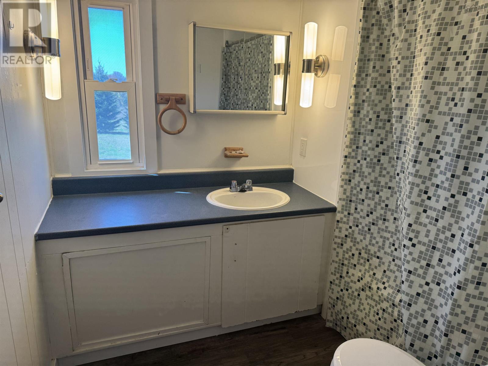 Property 17 of 22 of 612 Greenhill Road