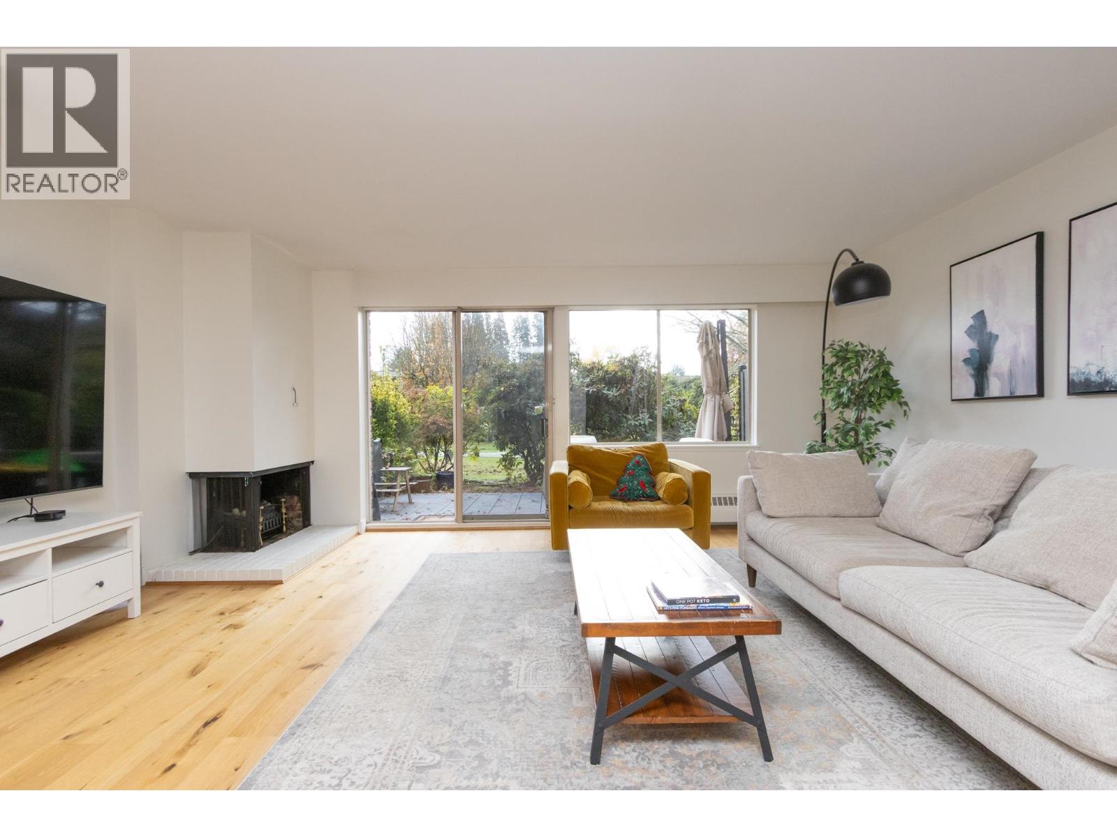 904 235 KEITH ROAD, West Vancouver