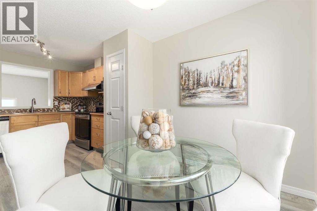 Single Family House 4 Level for Sale in  Everhollow Heights SW Evergreen Calgary 