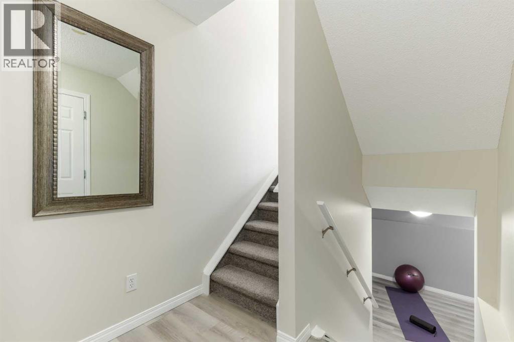 Single Family House 4 Level for Sale in  Everhollow Heights SW Evergreen Calgary 