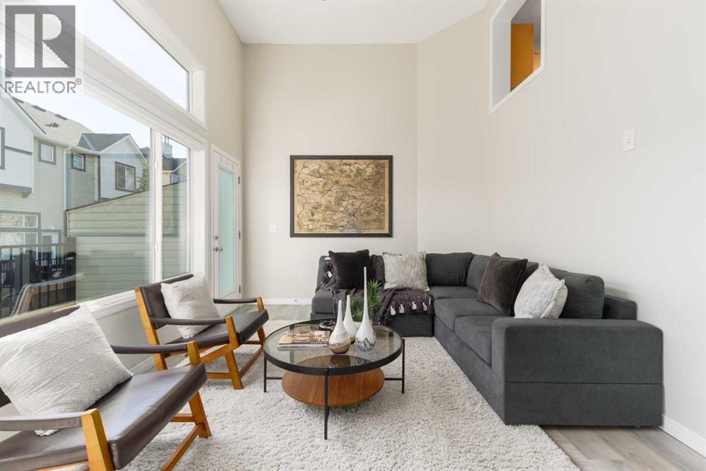 Single Family House 4 Level for Sale in  Everhollow Heights SW Evergreen Calgary 