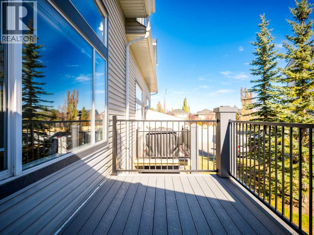 Single Family House 4 Level for Sale in  Everhollow Heights SW Evergreen Calgary 