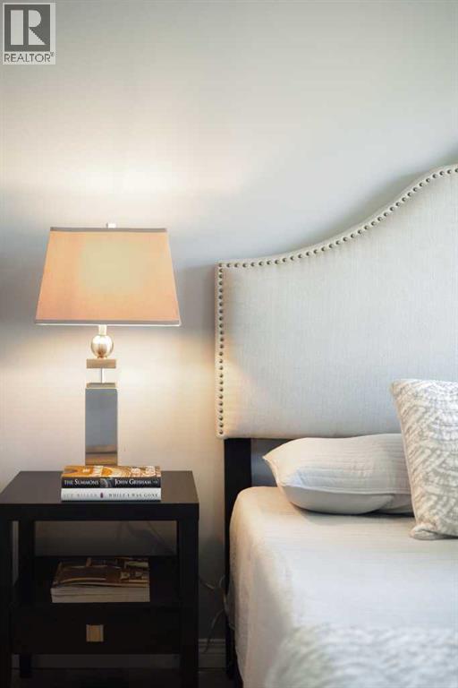 Single Family House 4 Level for Sale in  Everhollow Heights SW Evergreen Calgary 