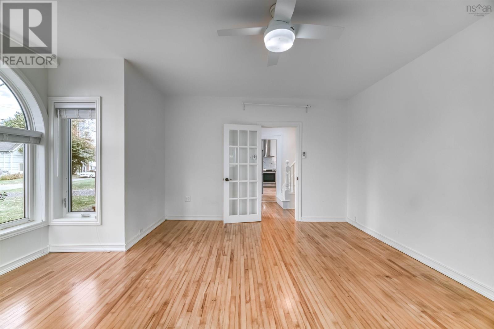 Property 9 of 50 of 1745 Victoria Street