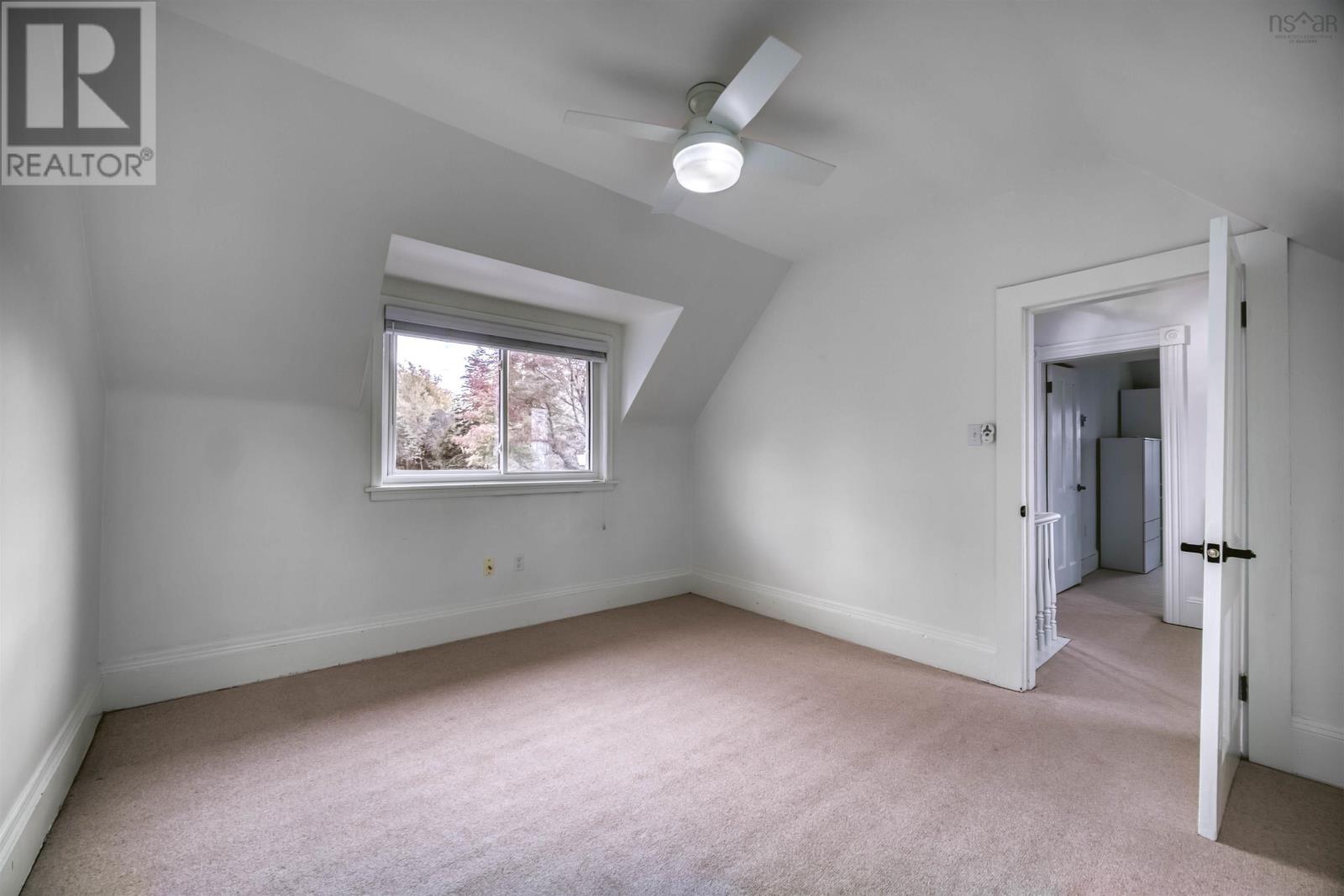 Property 21 of 50 of 1745 Victoria Street