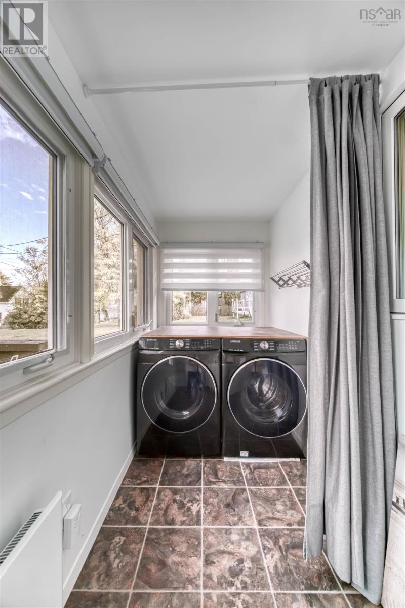 Property 25 of 50 of 1745 Victoria Street