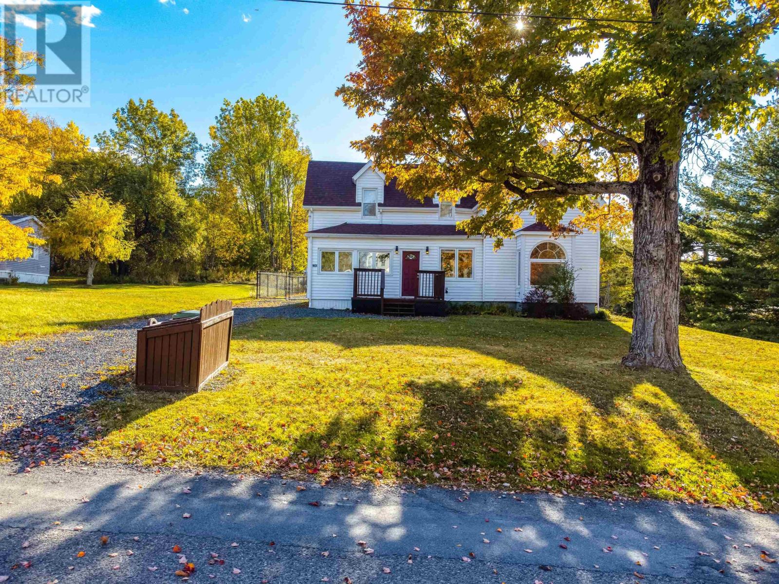 Property 46 of 50 of 1745 Victoria Street