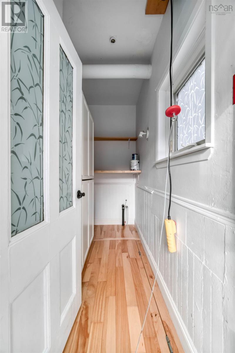 Property 14 of 50 of 1745 Victoria Street