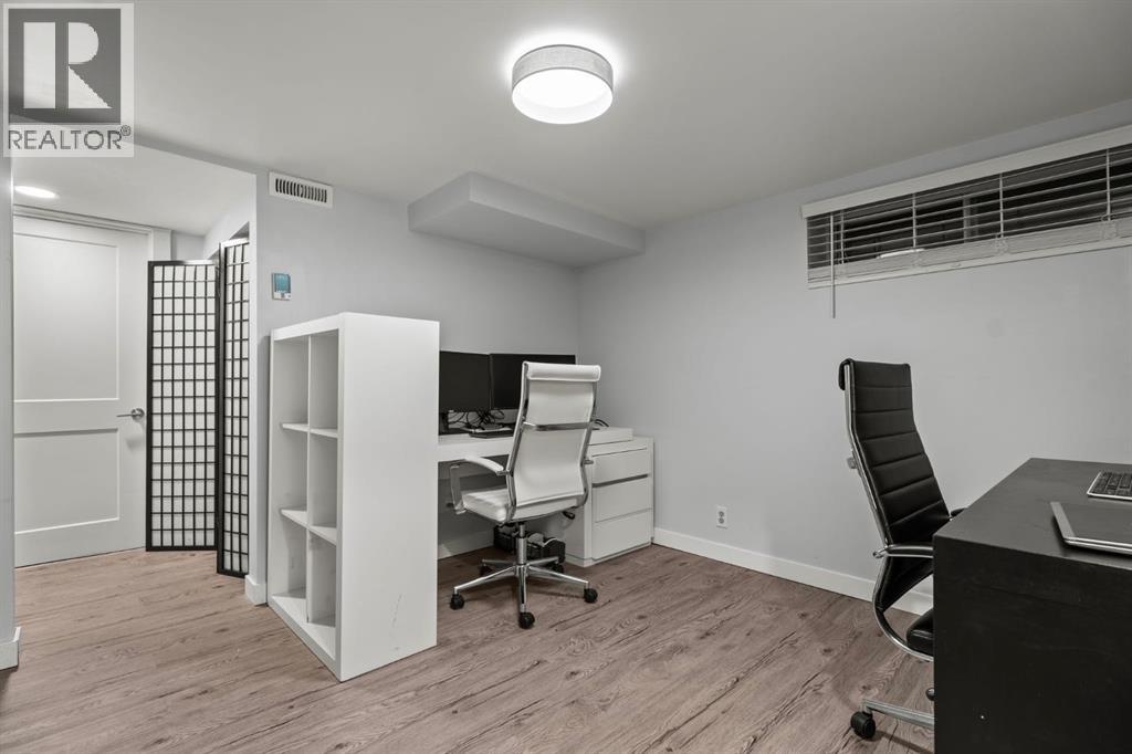 Single Family House for Sale in    Street NW Varsity Calgary 