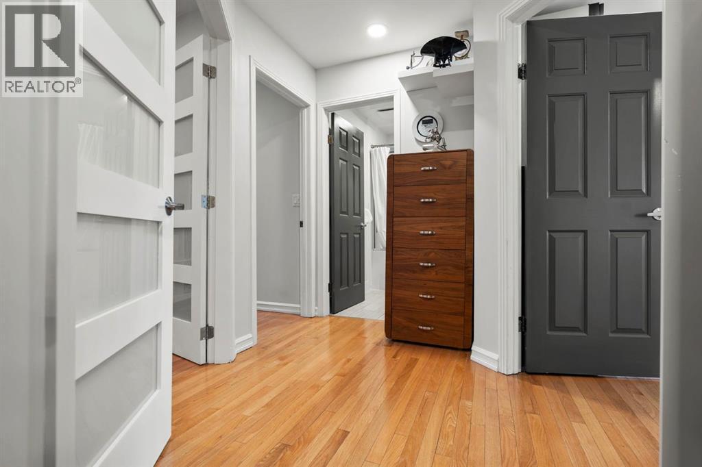 Single Family House for Sale in    Street NW Varsity Calgary 