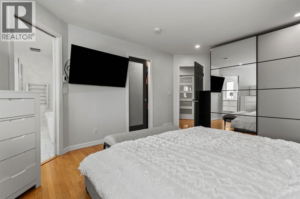 Single Family House for Sale in    Street NW Varsity Calgary 