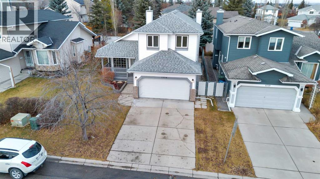 Single Family House for Sale in  Millview Drive SW Millrise Calgary 