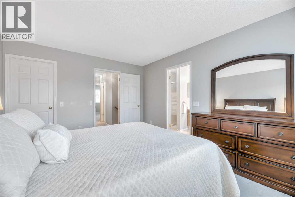 Single Family House for Sale in  Millview Drive SW Millrise Calgary 