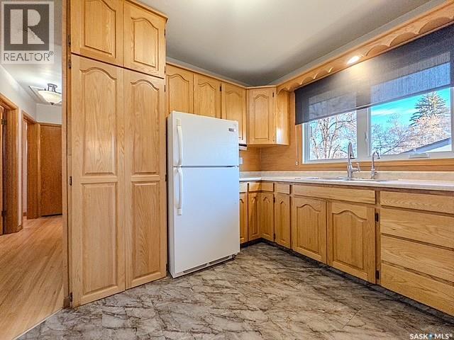 Single Family House Bungalow for Sale in  th AVENUE NE Swift Current 