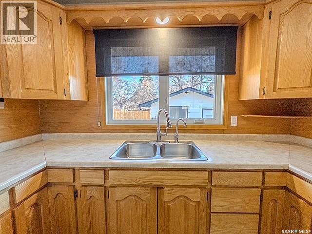 Single Family House Bungalow for Sale in  th AVENUE NE Swift Current 