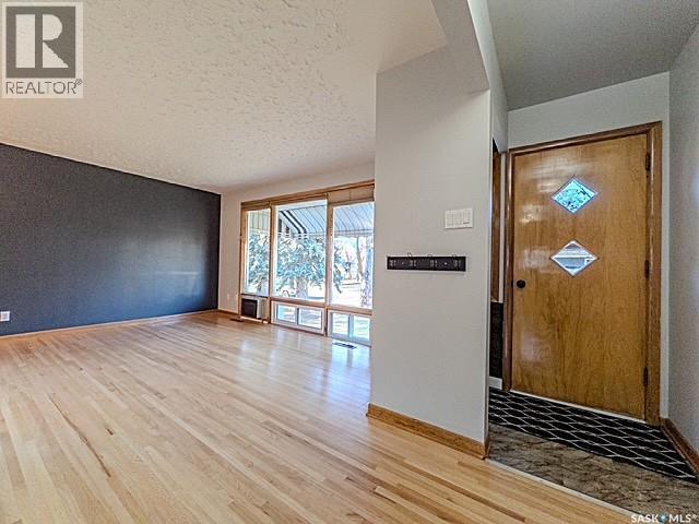 Single Family House Bungalow for Sale in  th AVENUE NE Swift Current 