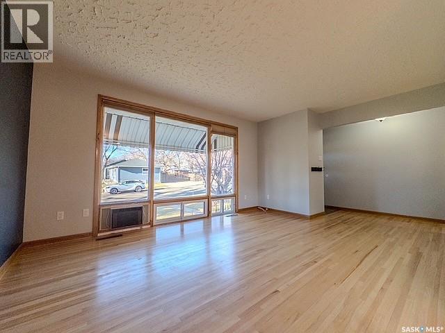 Single Family House Bungalow for Sale in  th AVENUE NE Swift Current 