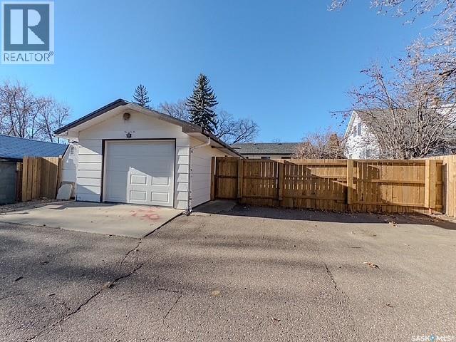 Single Family House Bungalow for Sale in  th AVENUE NE Swift Current 