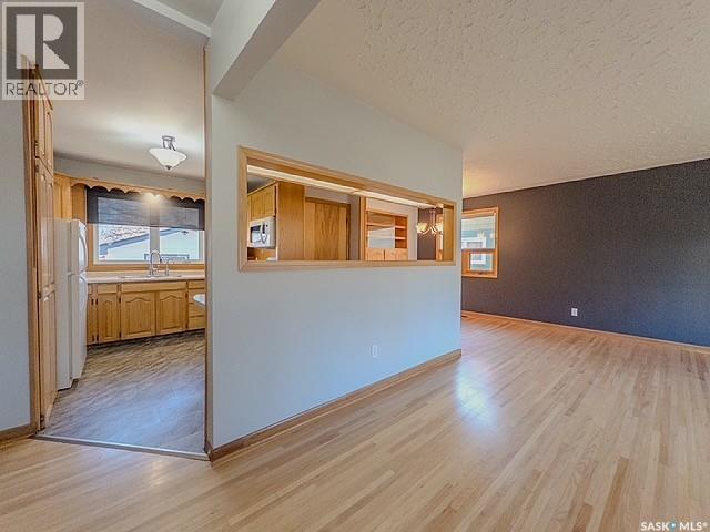Single Family House Bungalow for Sale in  th AVENUE NE Swift Current 