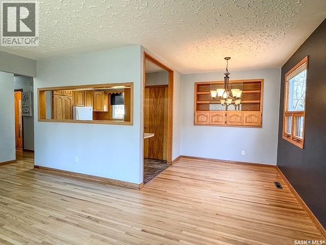Single Family House Bungalow for Sale in  th AVENUE NE Swift Current 