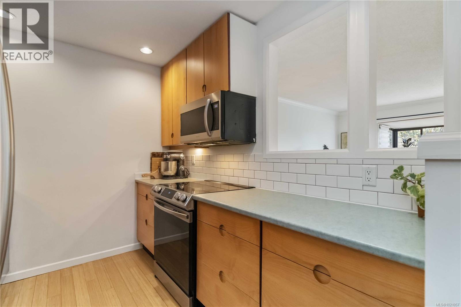 410 1433 Faircliff Lane, Victoria