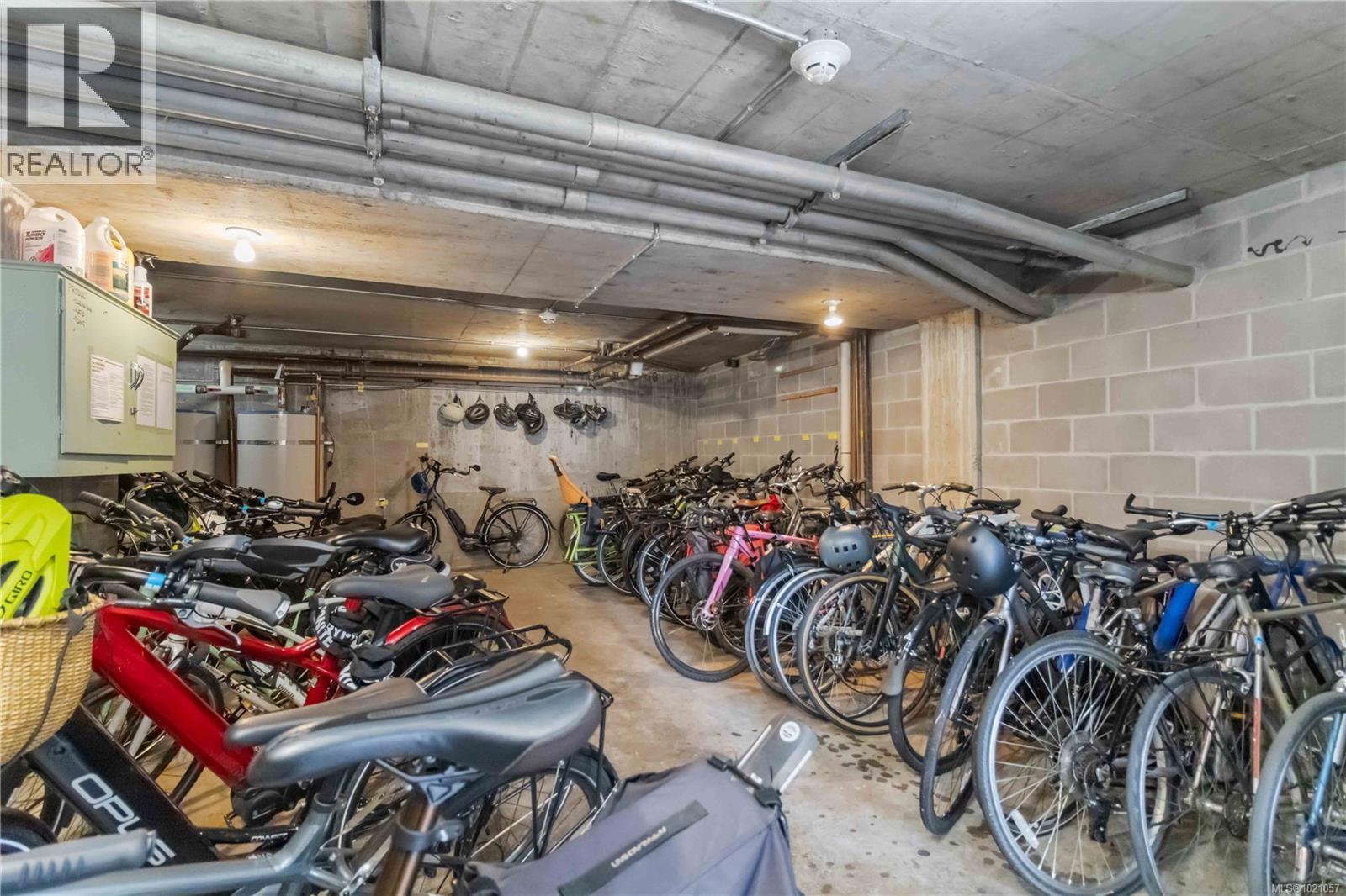 410 1433 Faircliff Lane, Victoria