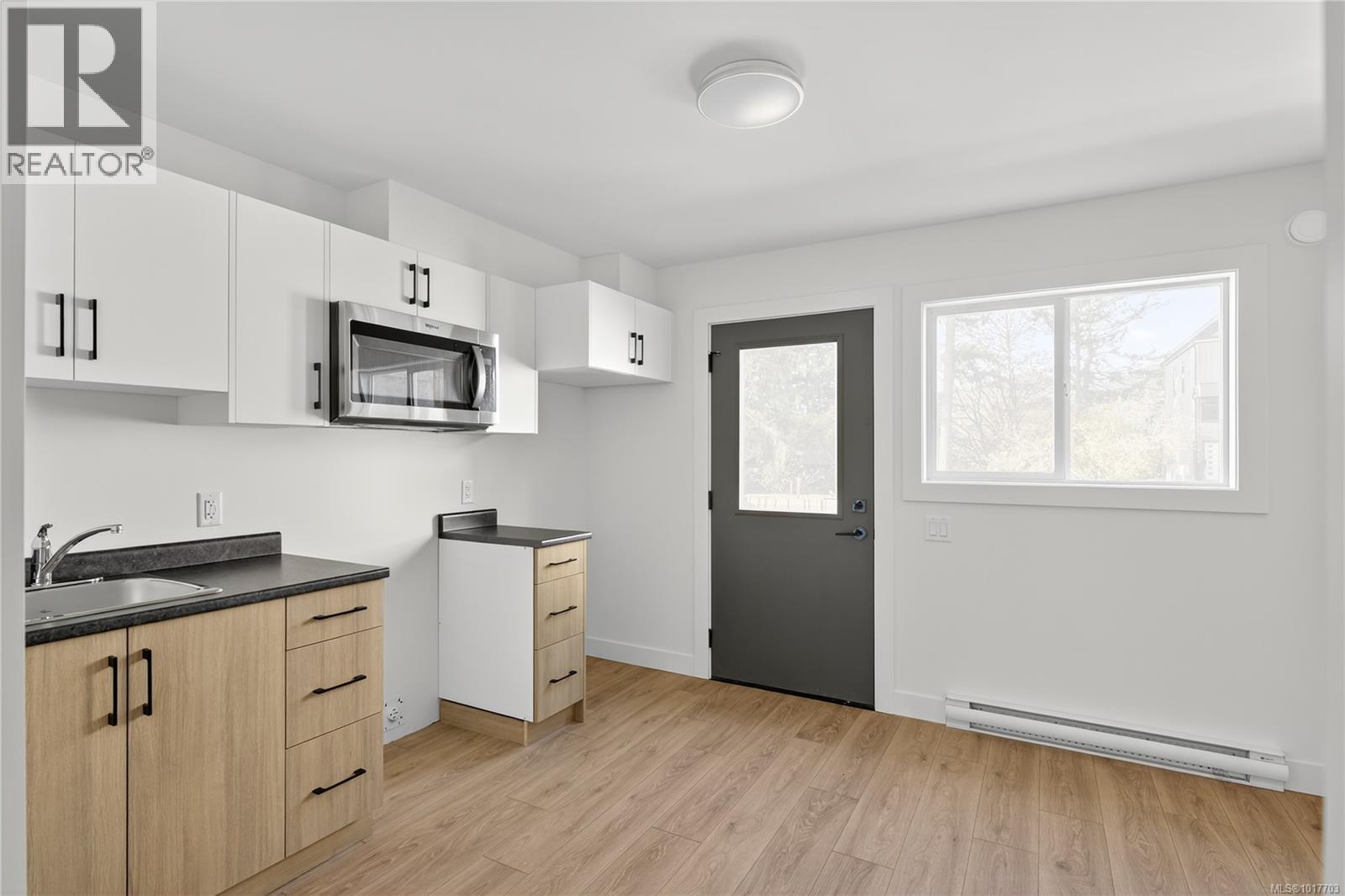  909 Rosefinch Place, Langford