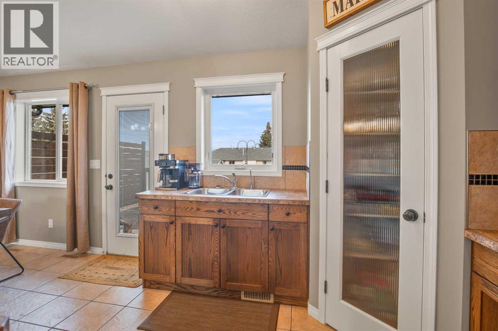 4511 45A Street Close, Innisfail