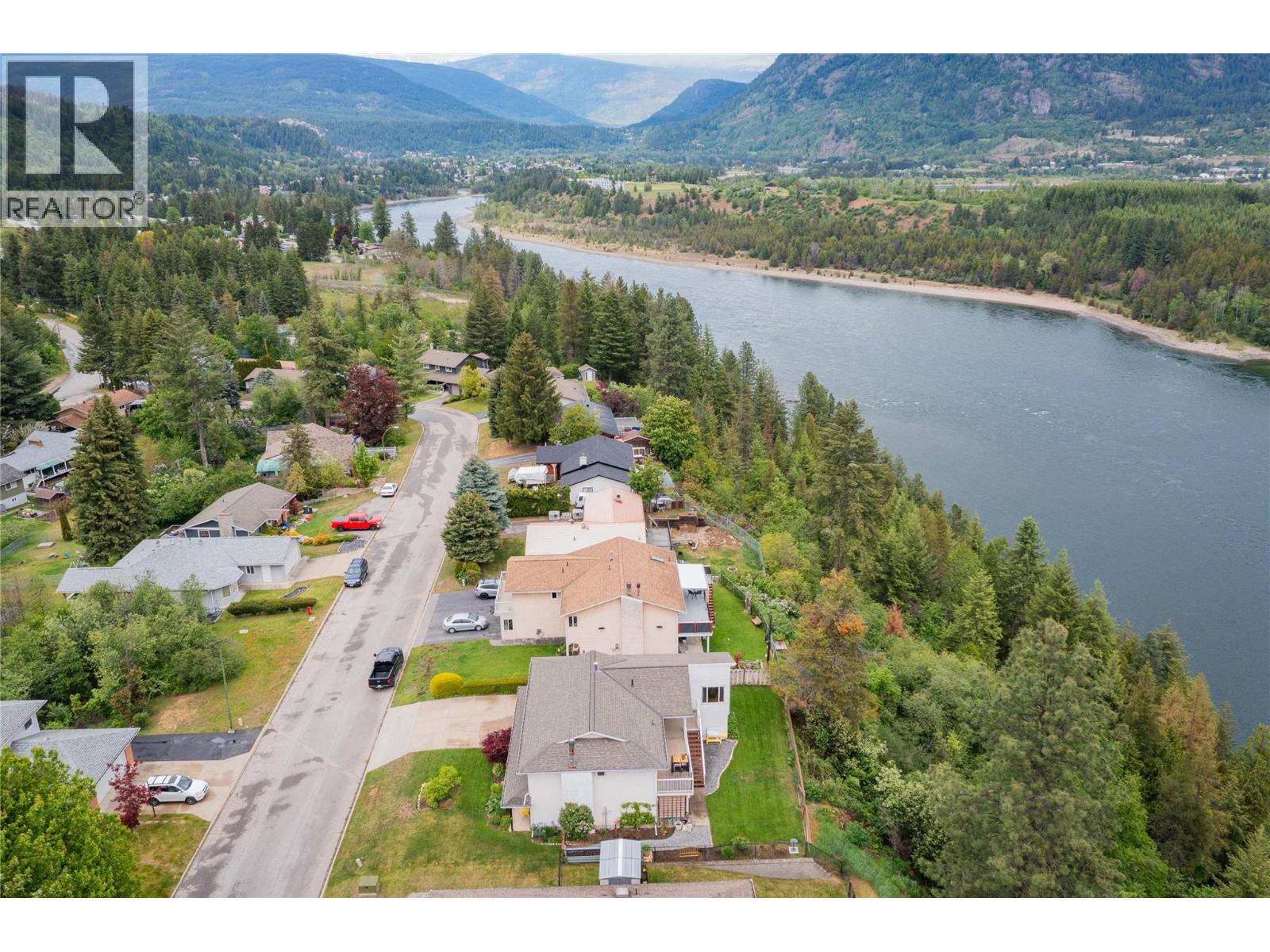 1923 Riverside Crescent, Castlegar