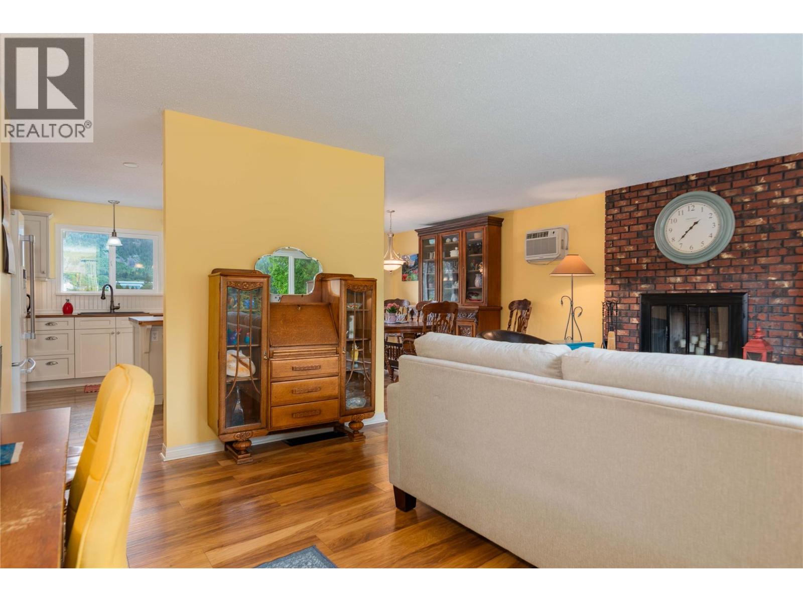 1923 Riverside Crescent, Castlegar