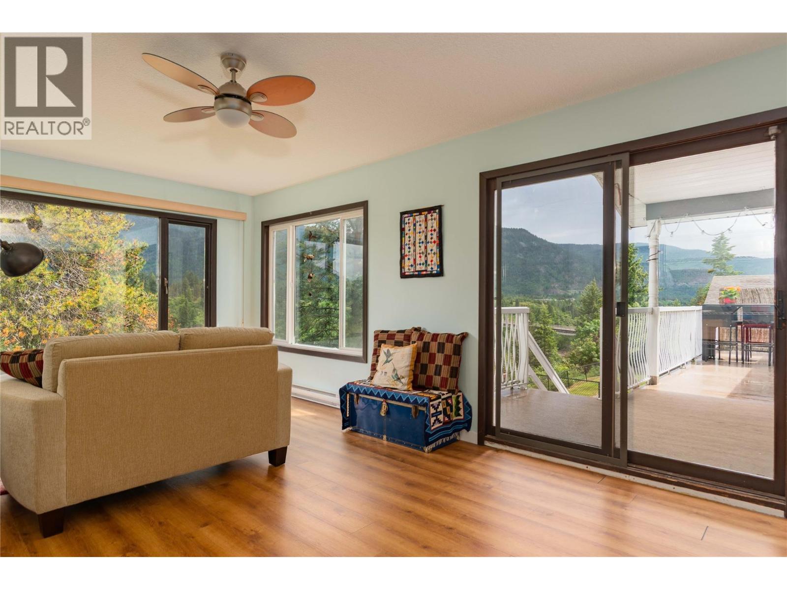 1923 Riverside Crescent, Castlegar