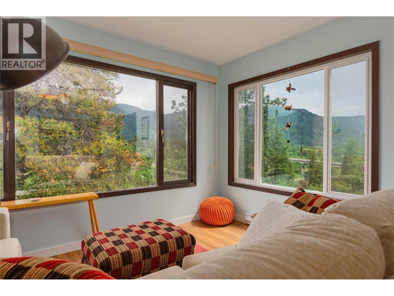 1923 Riverside Crescent, Castlegar