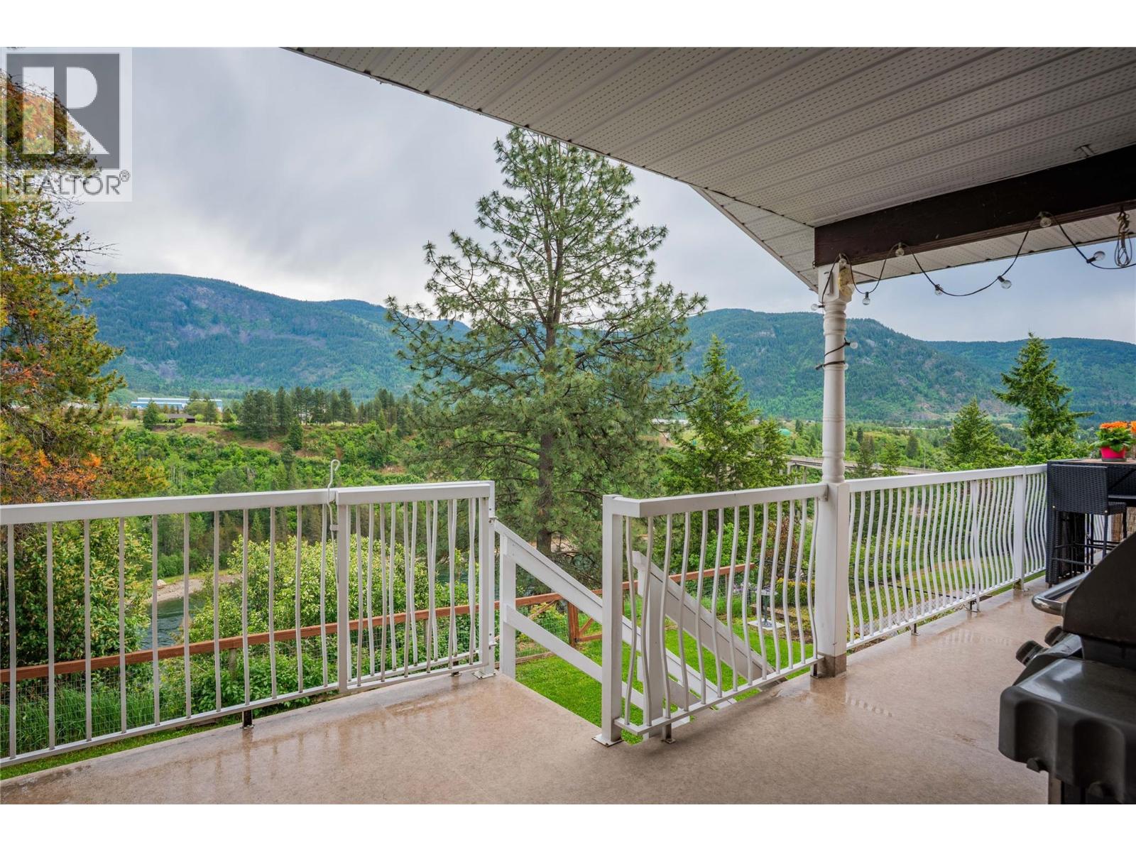 1923 Riverside Crescent, Castlegar