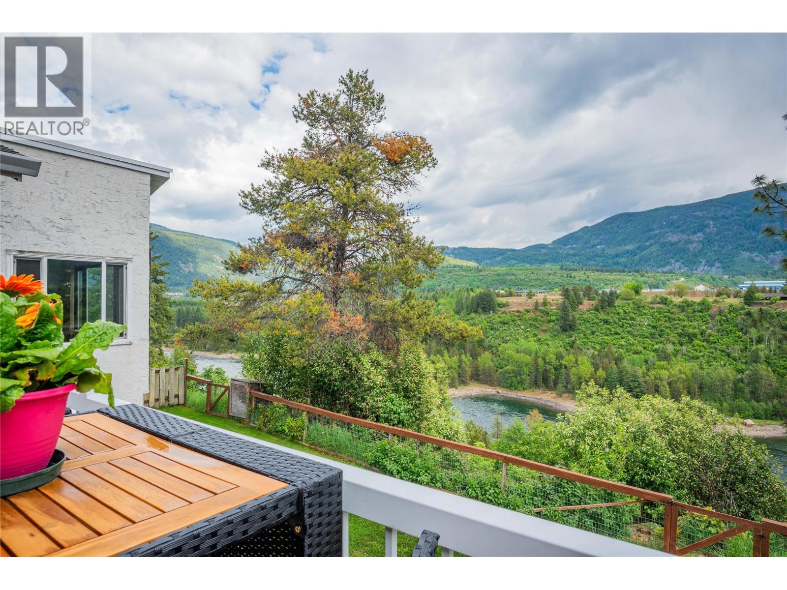 1923 Riverside Crescent, Castlegar