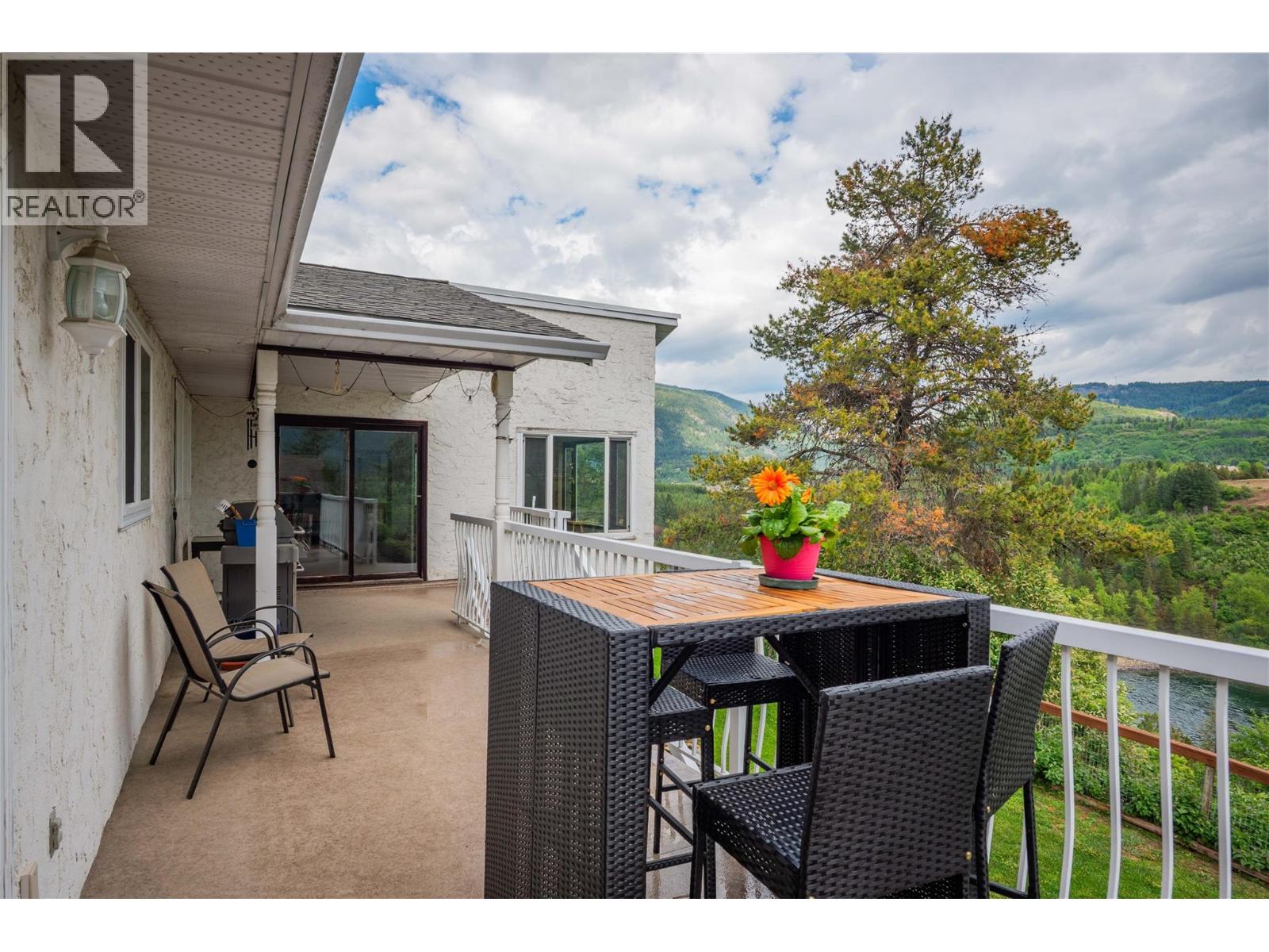 1923 Riverside Crescent, Castlegar