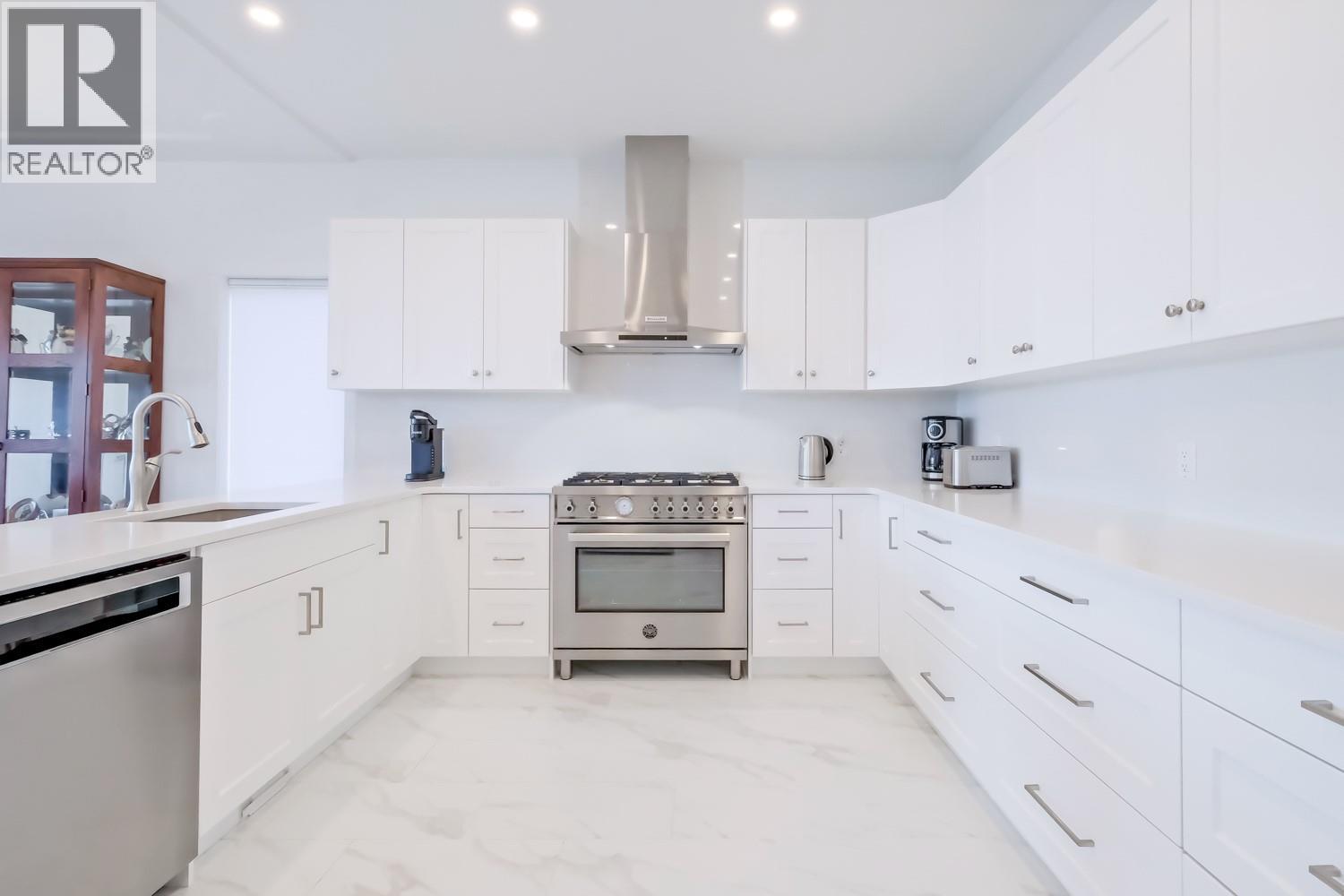  378 Okaview Road, Kelowna