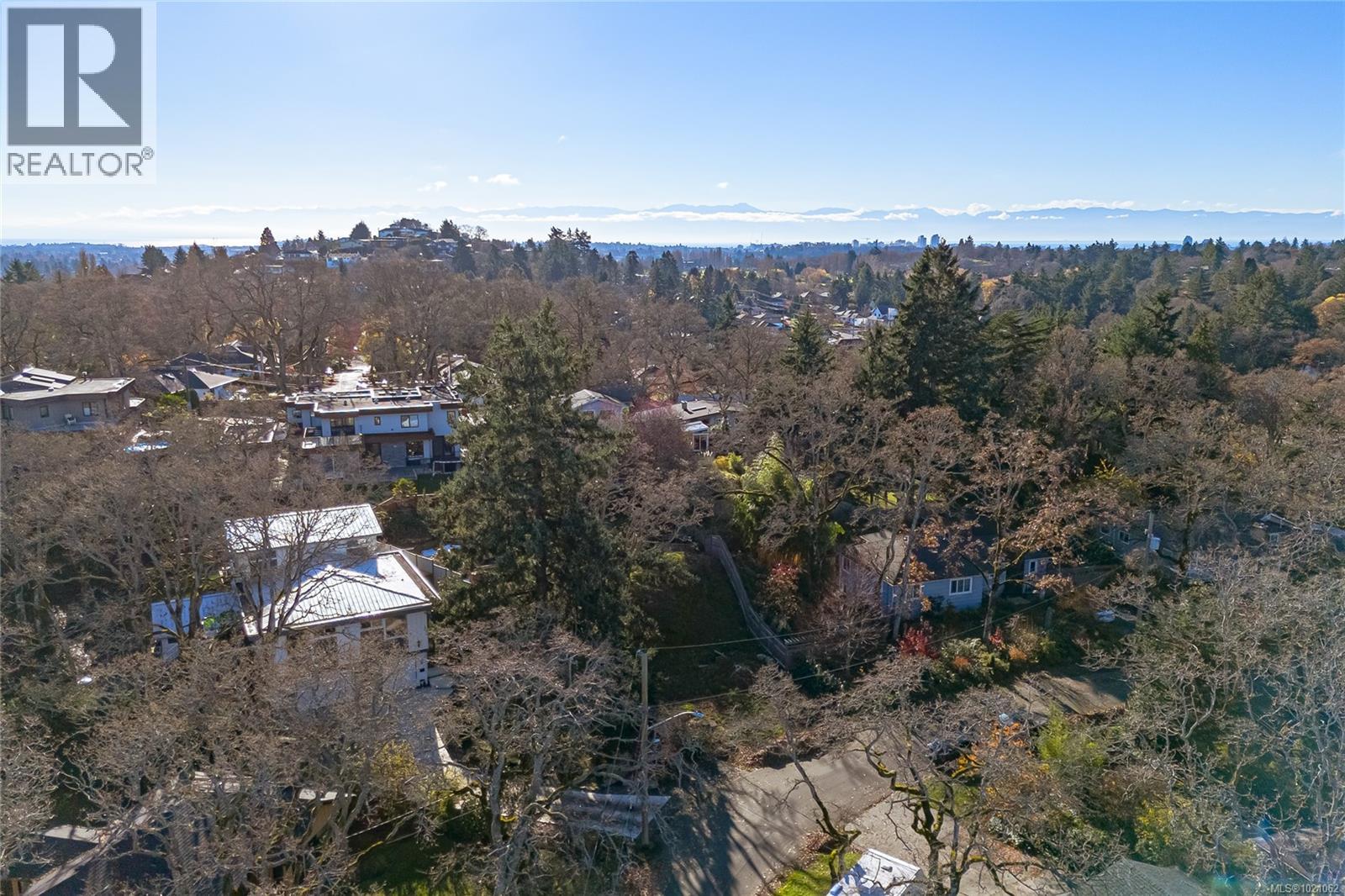  1540 Athlone Drive, Saanich