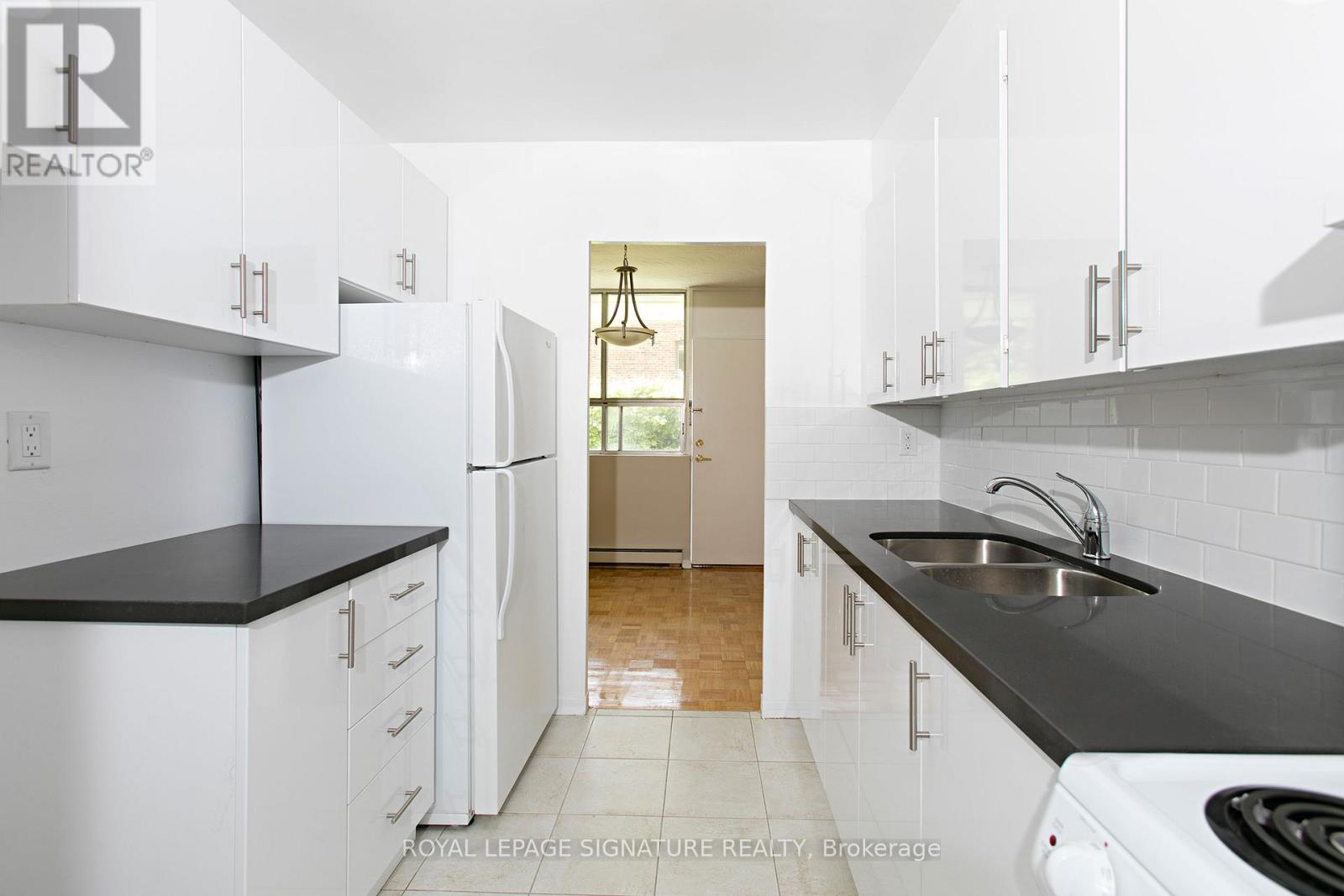 525 Eglinton Avenue East 804