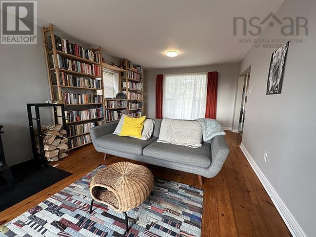 Property 4 of 50 of 9690 Grenville Street