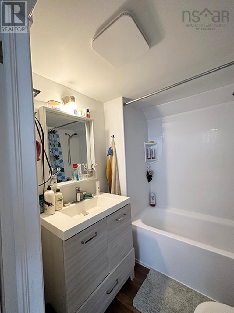 Property 24 of 50 of 9690 Grenville Street