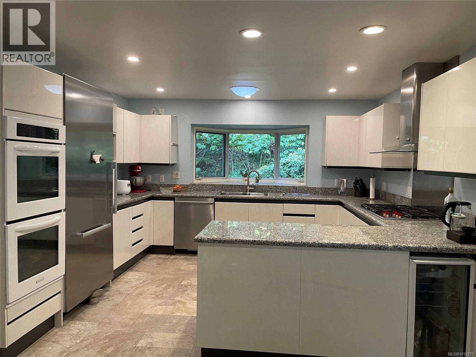  2559 Bermuda Place, Saanich