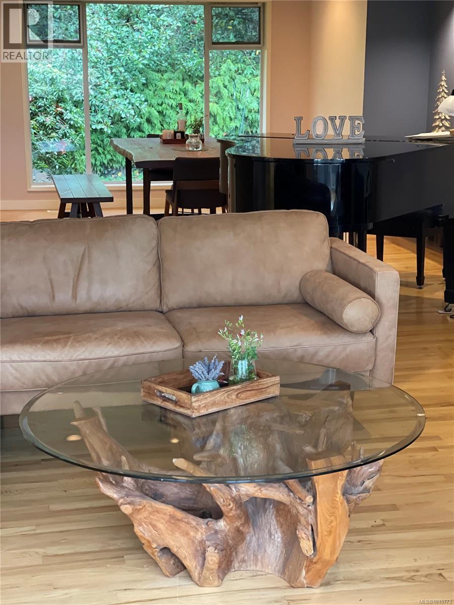  2559 Bermuda Place, Saanich