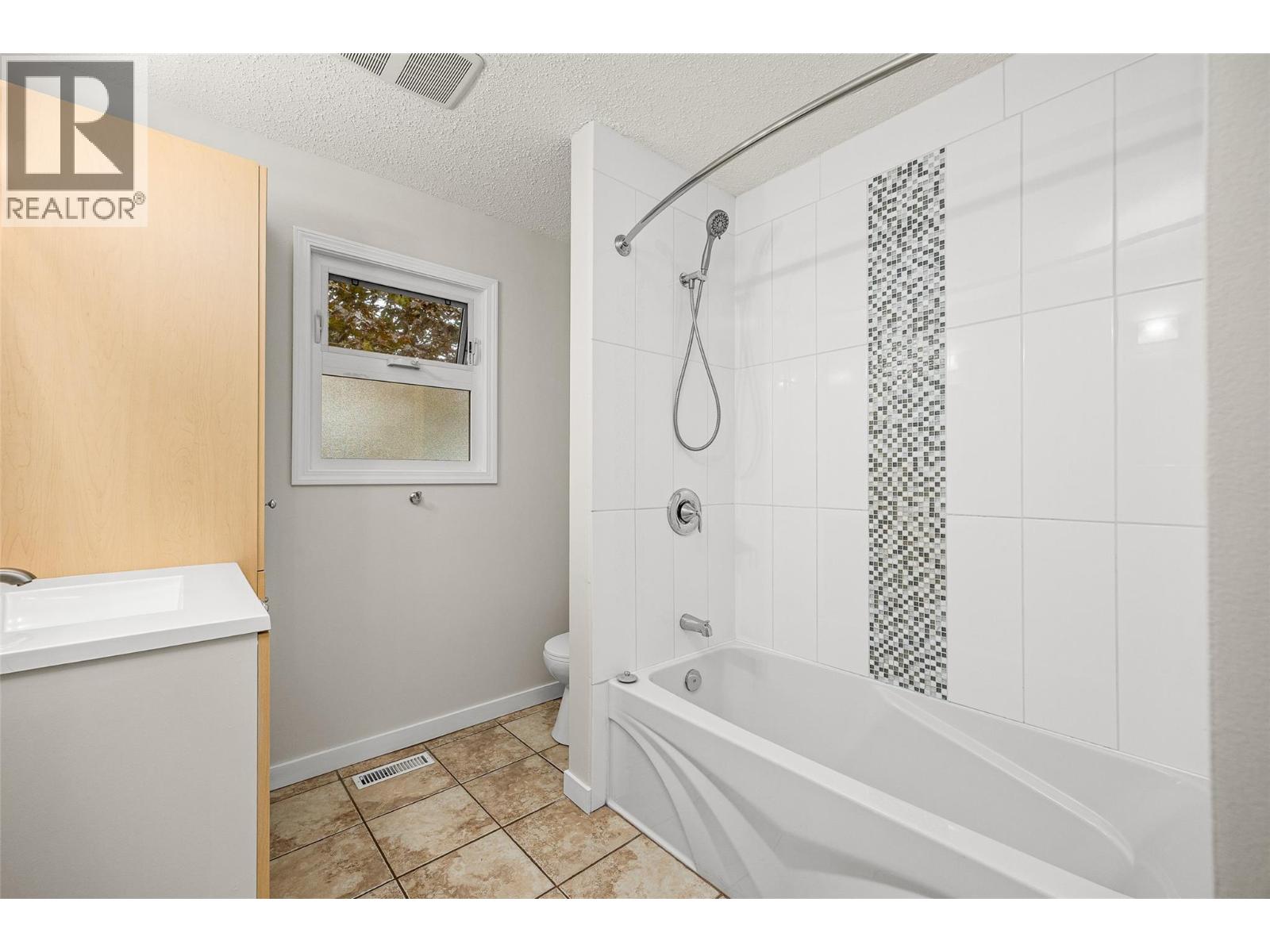  2156 Kaslo Court, Kelowna