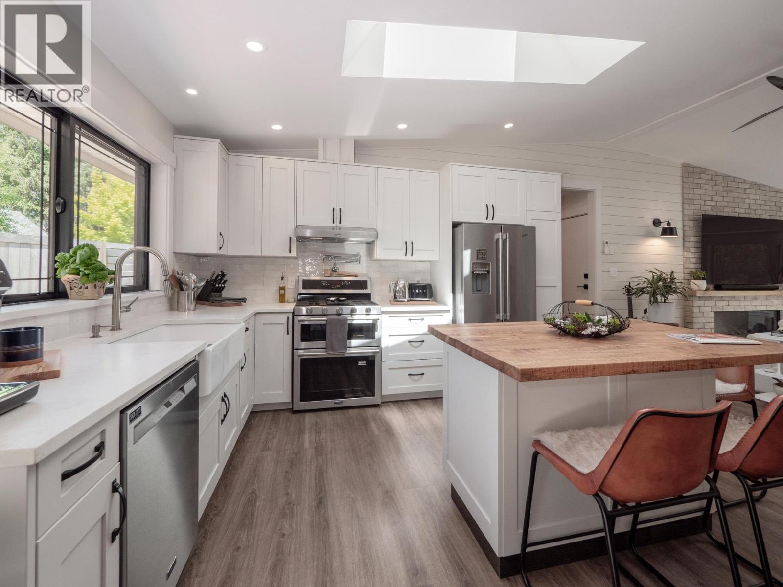 655 DOUGALL ROAD, Gibsons