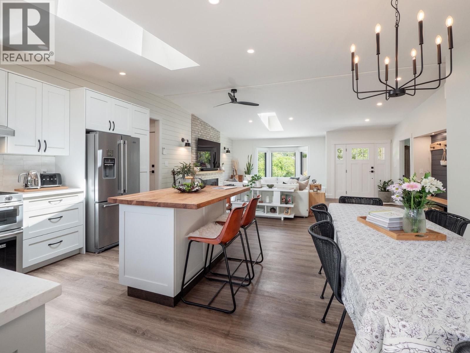 655 DOUGALL ROAD, Gibsons